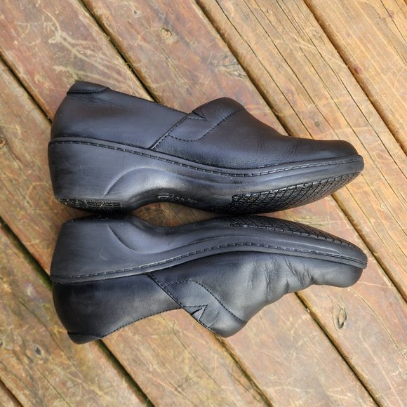 Clarks Grasp Chime Black Leather Slip Resist Slip on Work Clogs Women's Sz 8.5 M - Picture 3 of 15